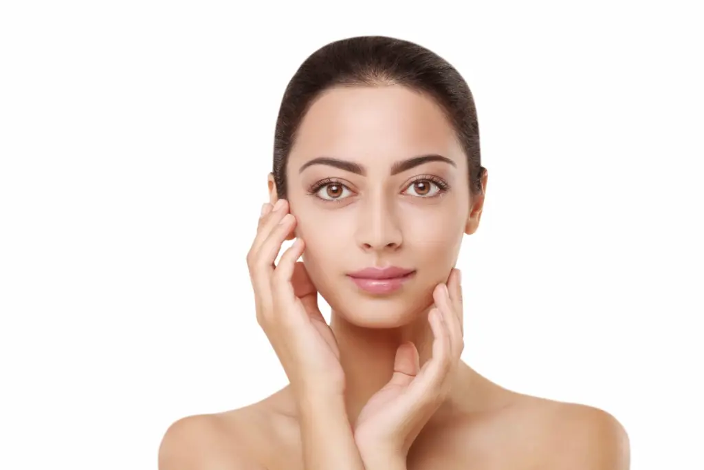Dull Complexion and Uneven Skin Tone: How Glutathione Injections Support Brighter Skin 1 Woman showing glowing, even skin tone after glutathione treatment